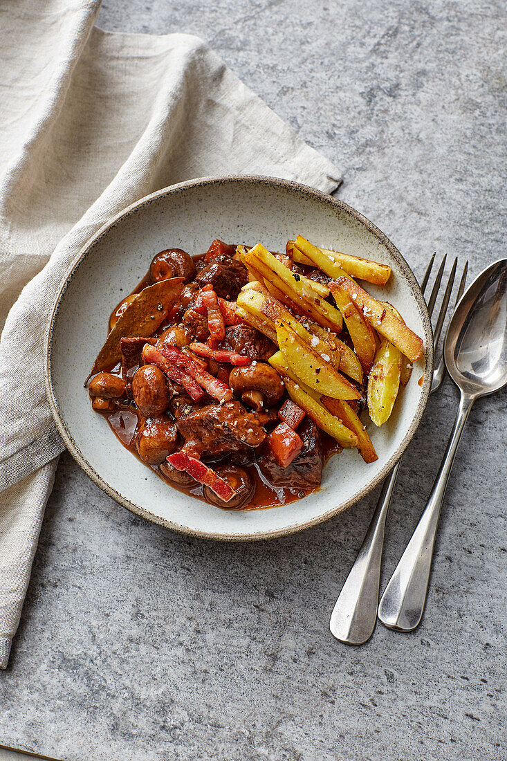 Beef bourguignon with fried potatoes