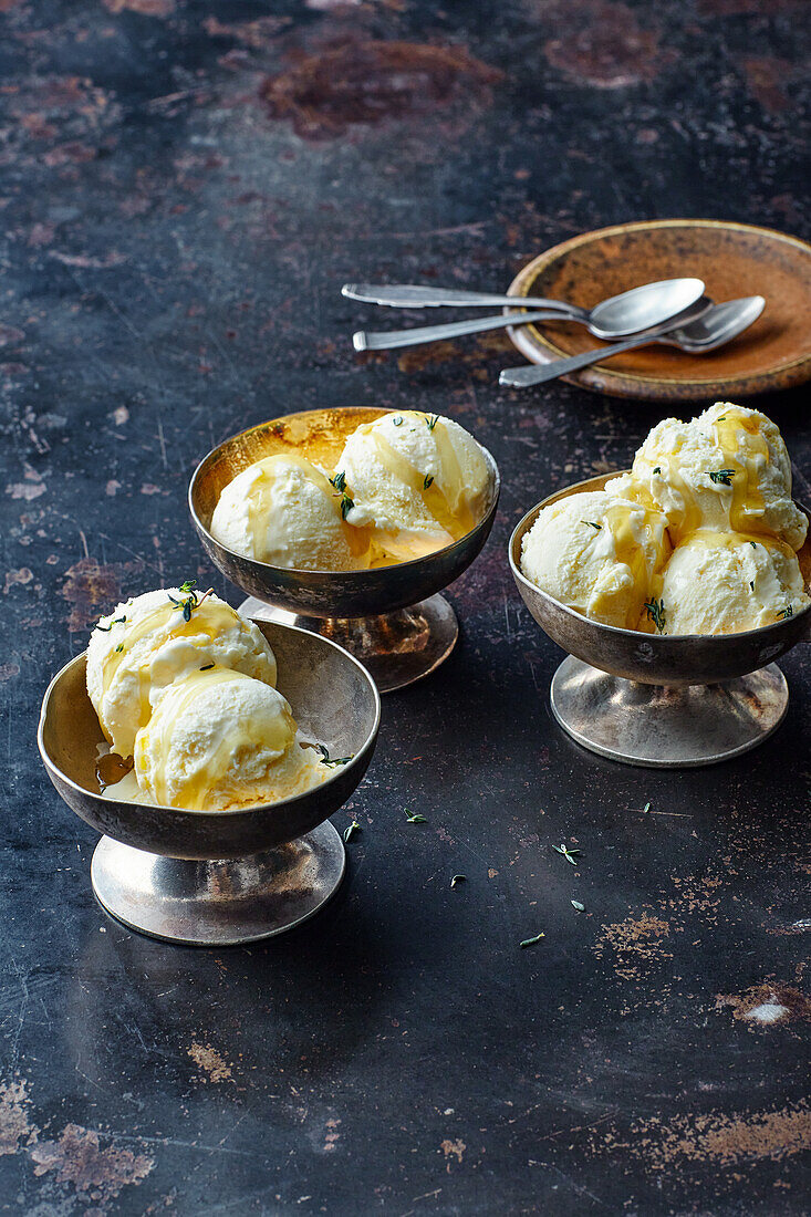 Vanilla-honey ice cream with thyme