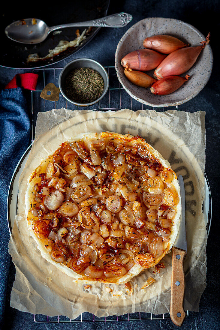 Tarte Tatin made from puff pastry with caramelized shallots