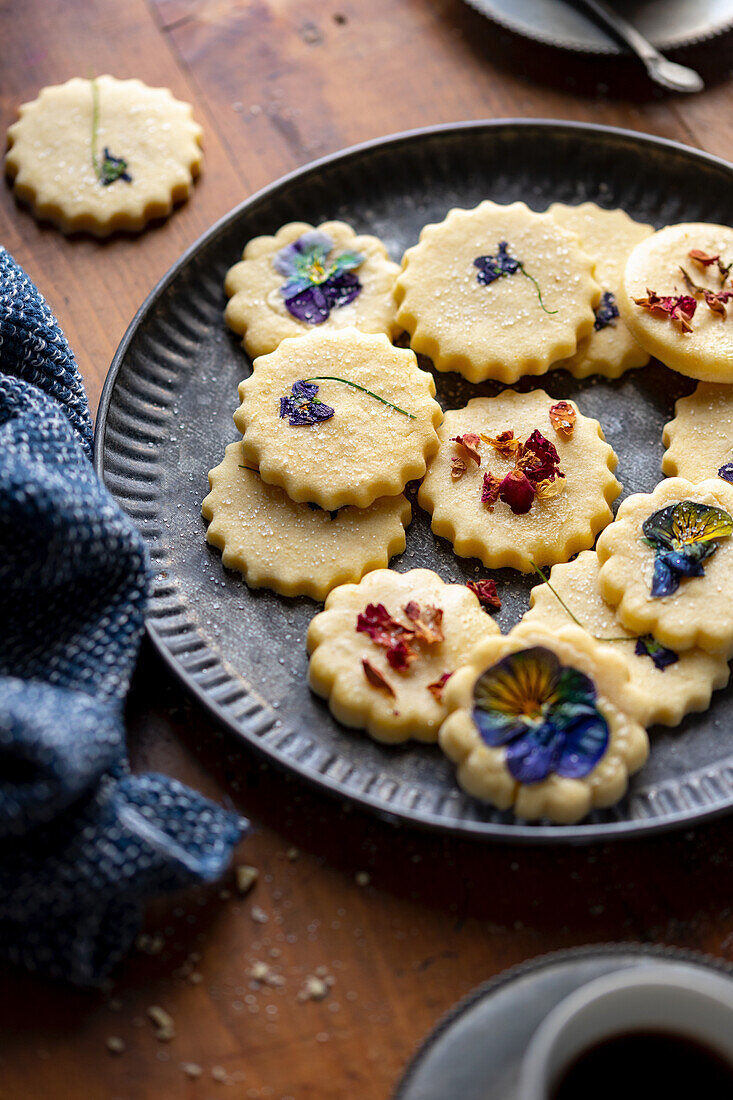 Cookies with edible flowers