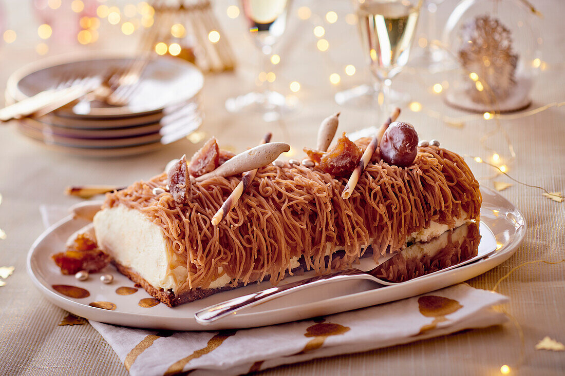 Buche marrons (Tree trunk cake with chestnuts, France)