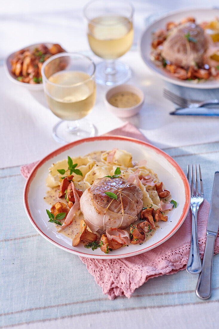 Veal roulade with ham and chanterelles
