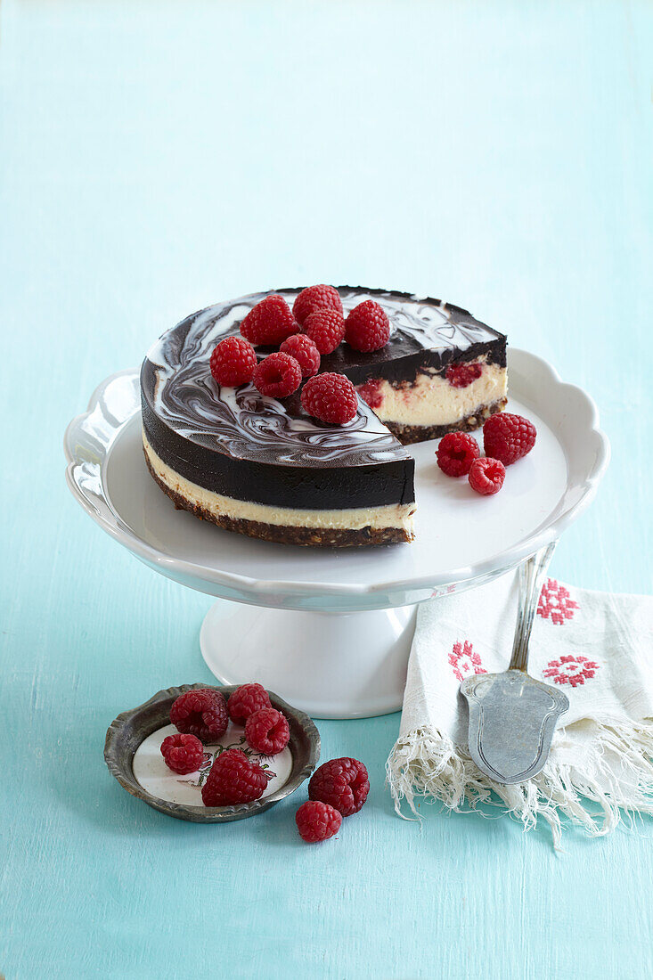 Chocolate raspberry tart (Raw Baking)