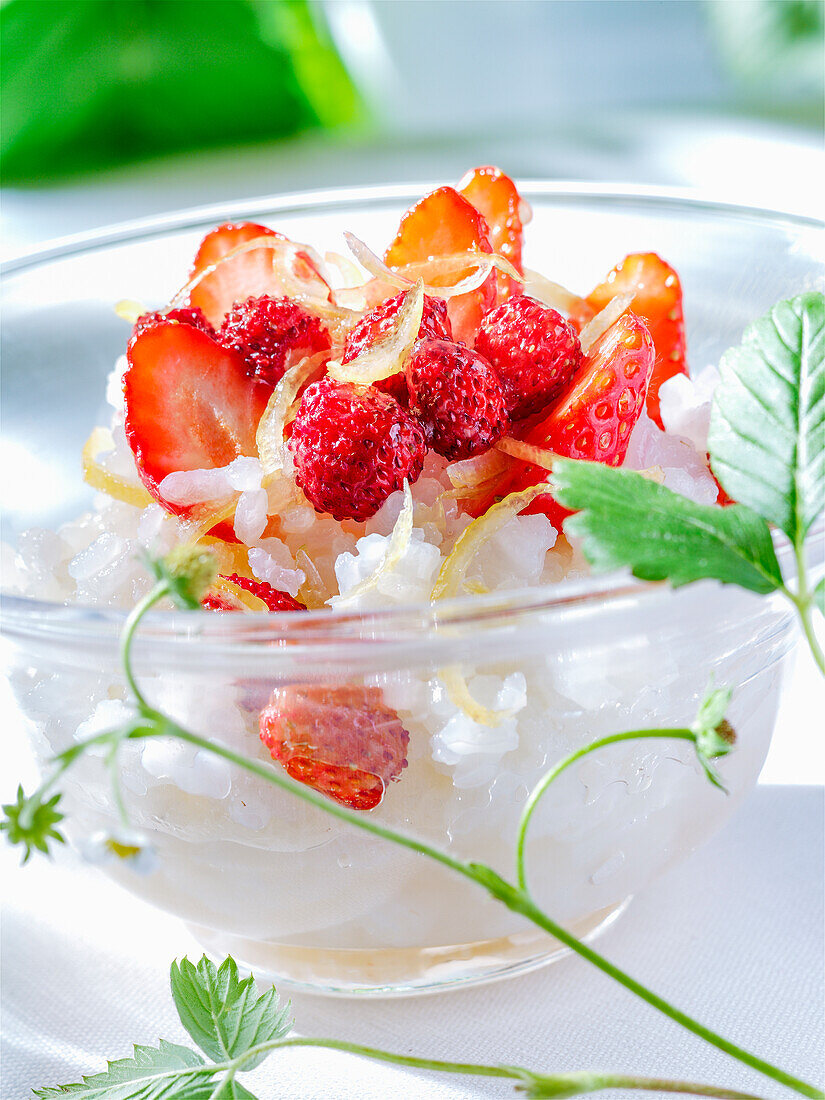 Rice pudding with fresh strawberries
