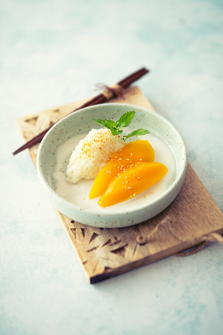 Sticky rice with mango made with sweet coconut milk