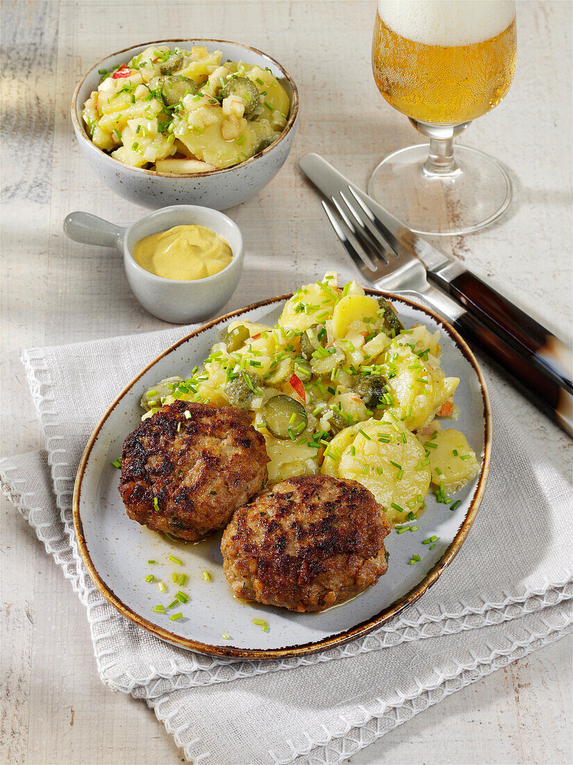 Buletten mit Berliner Kartoffelsalat