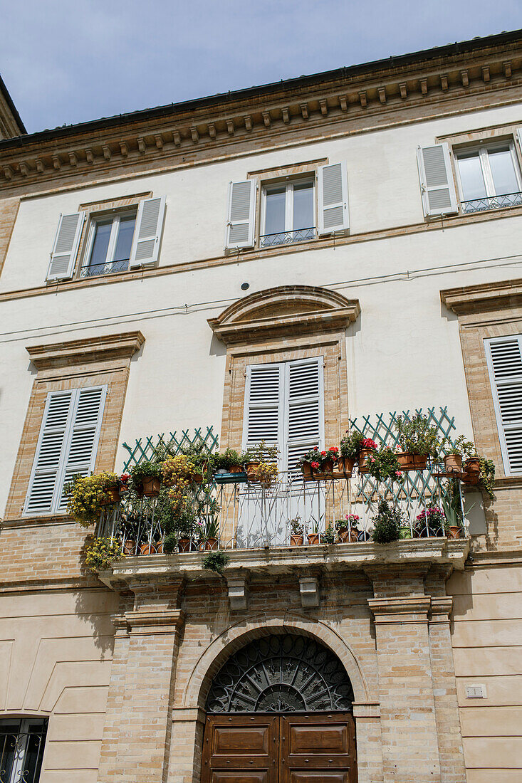 Typische Häuser in der Altstadt, Fermo, in den Marken, Adria, Italien