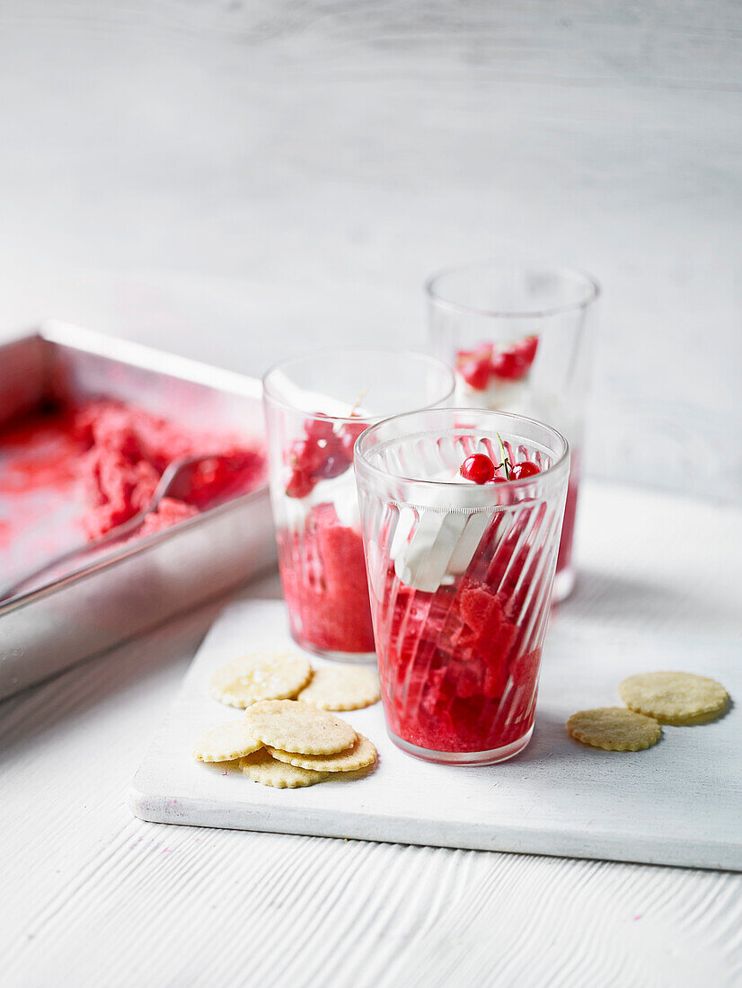 Redcurrant ice with sugar biscuits