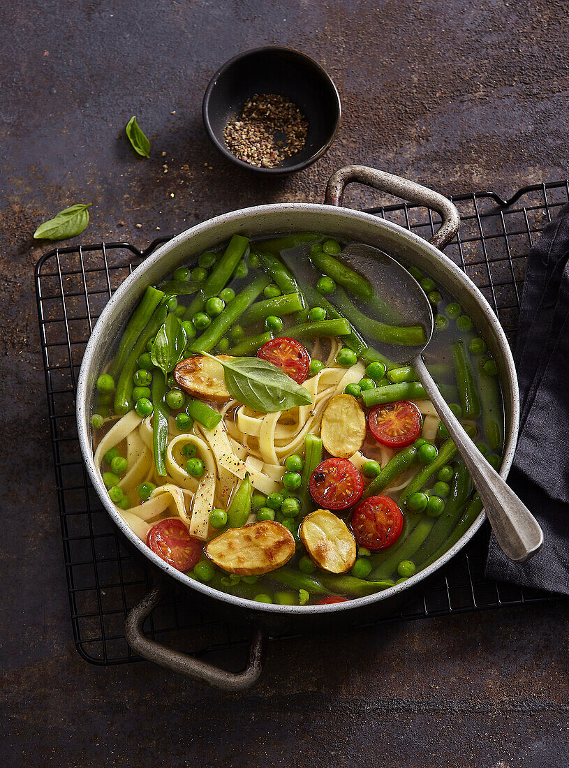 Italienische Gemüsesuppe mit Nudeln