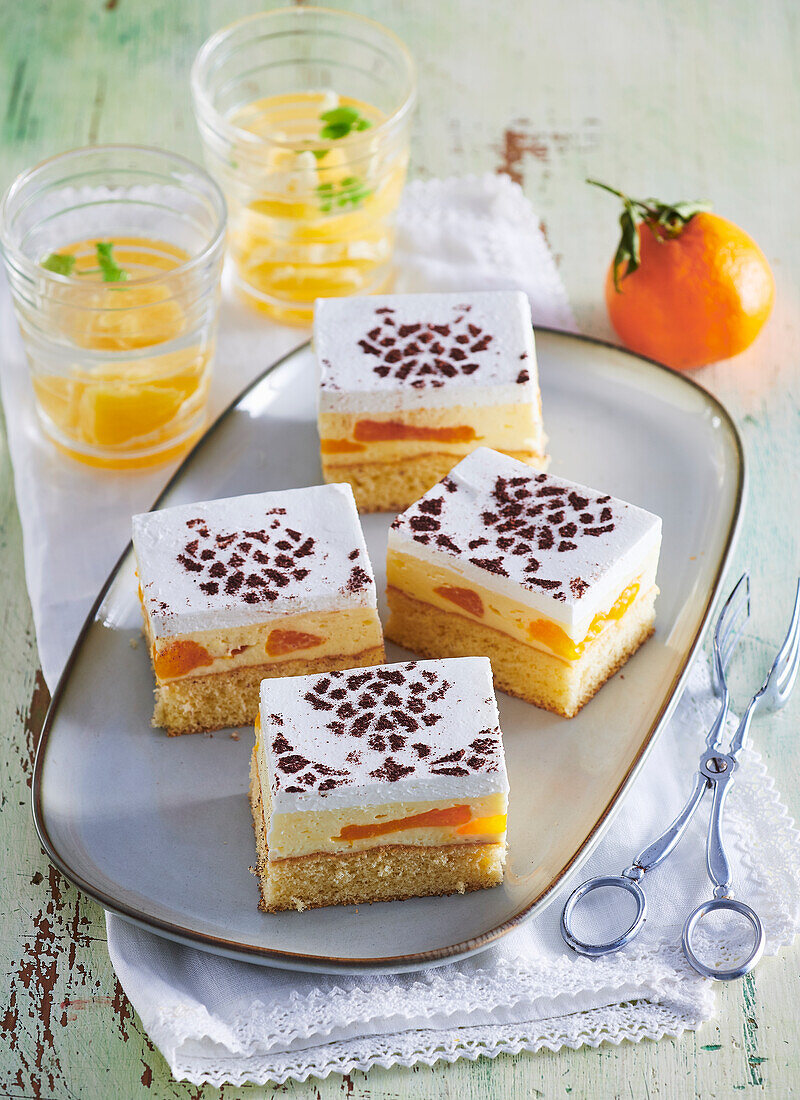 Pudding cake bars with tangerines