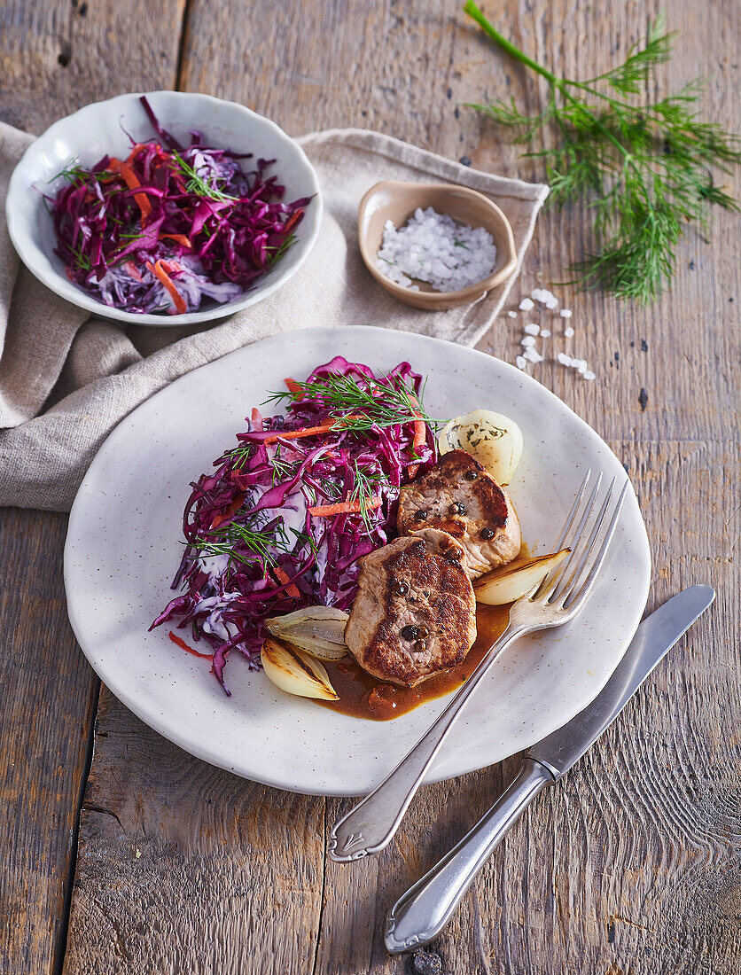 Schweinefilet mit Rotkohl-Krautsalat