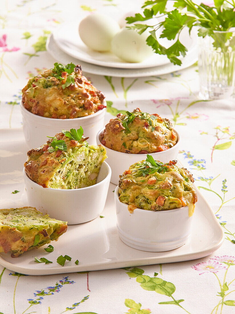 Pikante Brokkoli-Muffins mit Kräutern