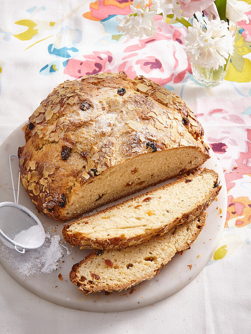 Sweet Easter bread with quark