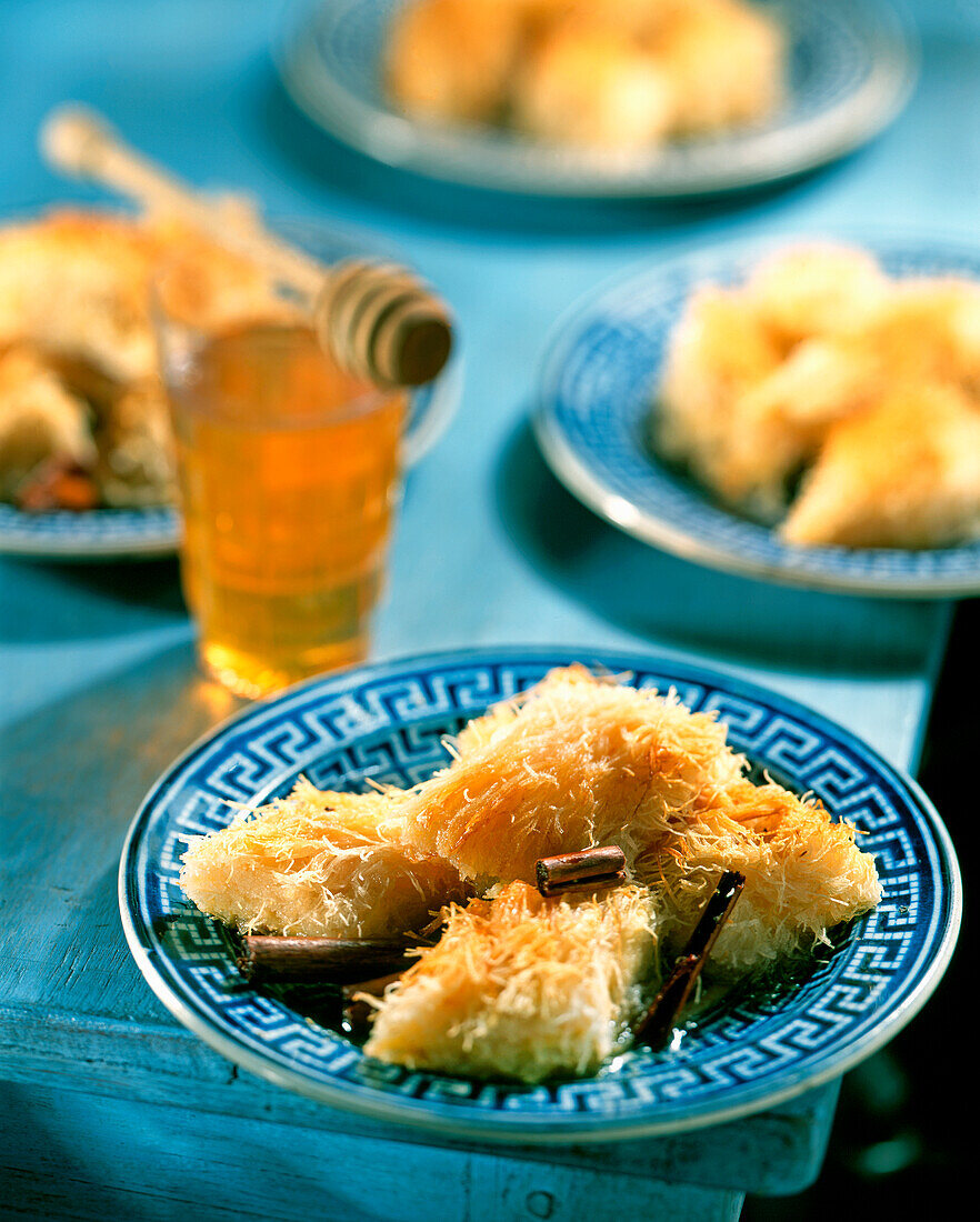 Kadaifi mit Zimt (Gebäckröllchen, Griechenland)