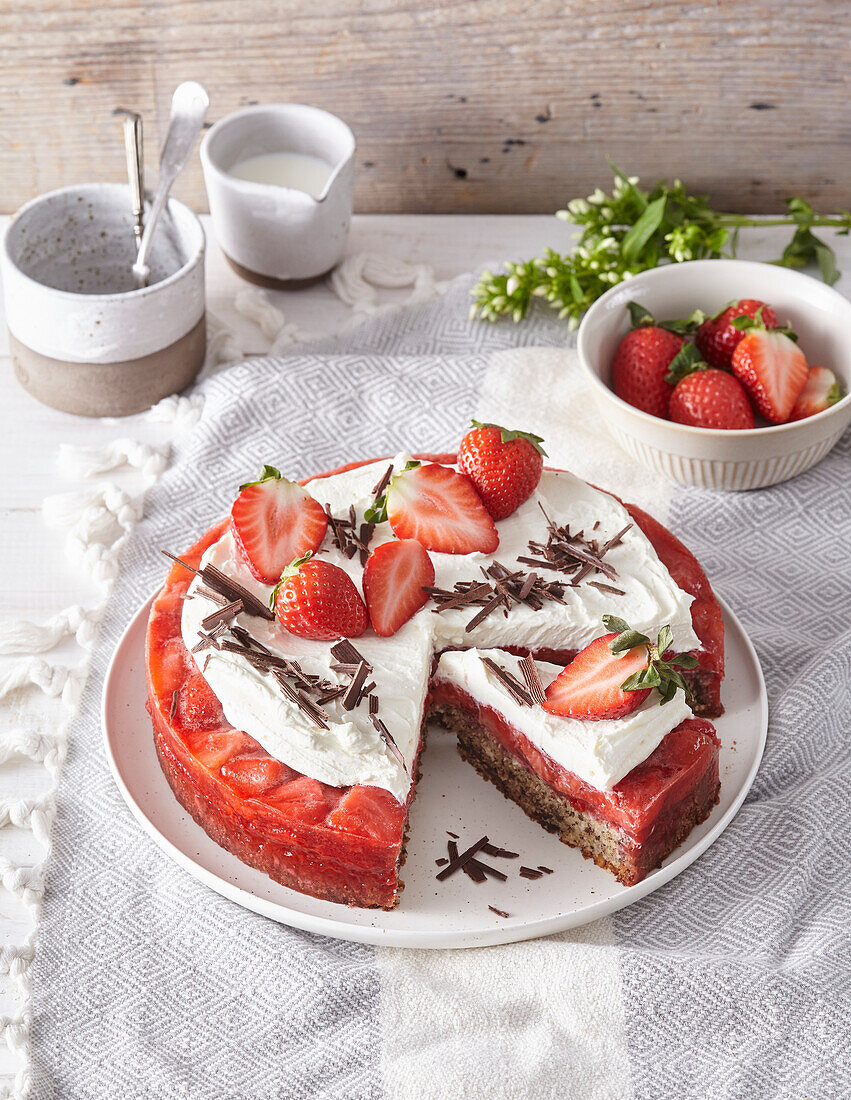 Strawberry cake with cream