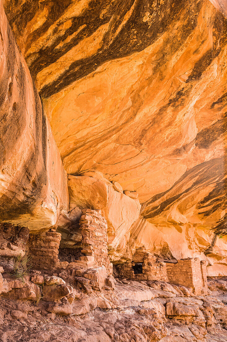 Native American cliff dwelling ruins in Mule Canyon, USA