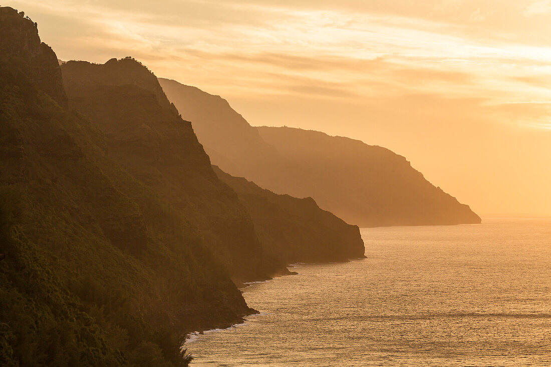 Na Pali coastline on Kauai, Hawaii