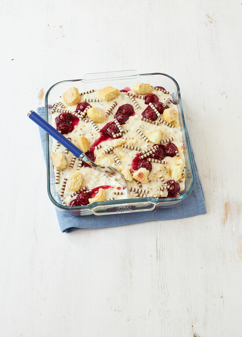 Milchreis-Tiramisu mit Schoko-Zebra-Röllchen