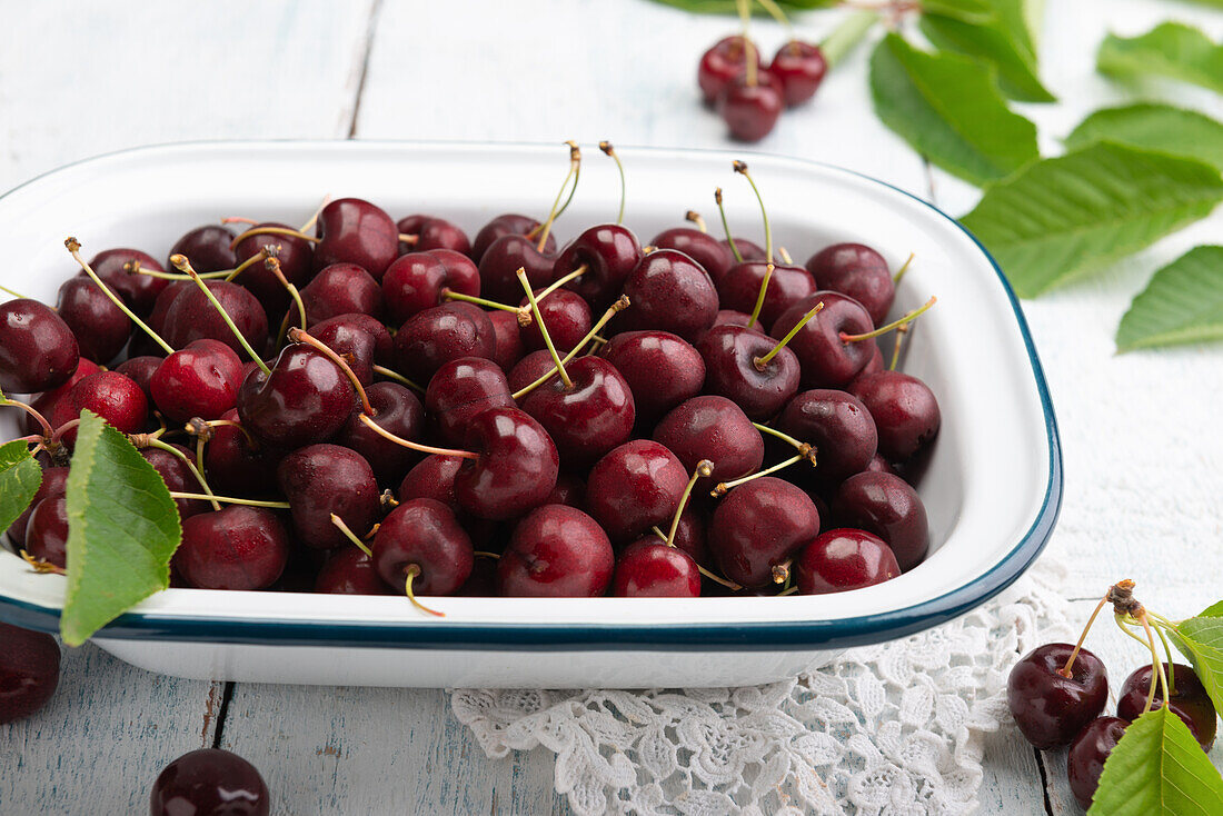 Fresh cherries in a bowl