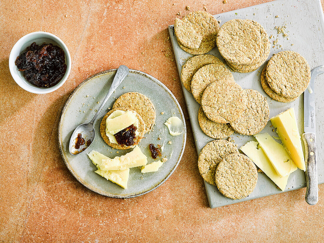 Oatcakes with cheese and jam