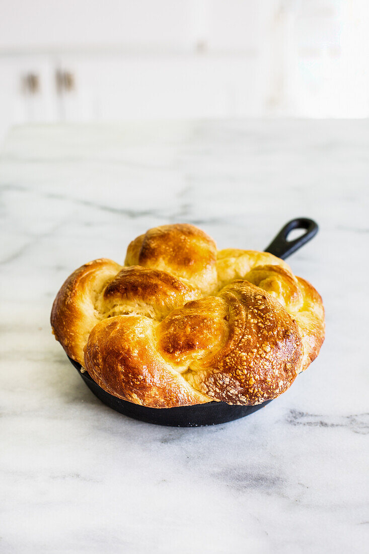 Yeast plait in the skillet