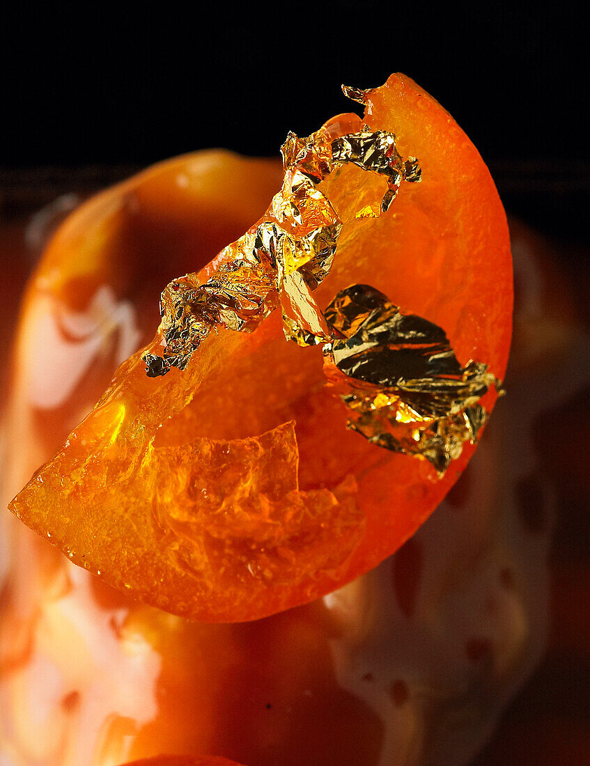 Mandarinenconfit mit Blattgold