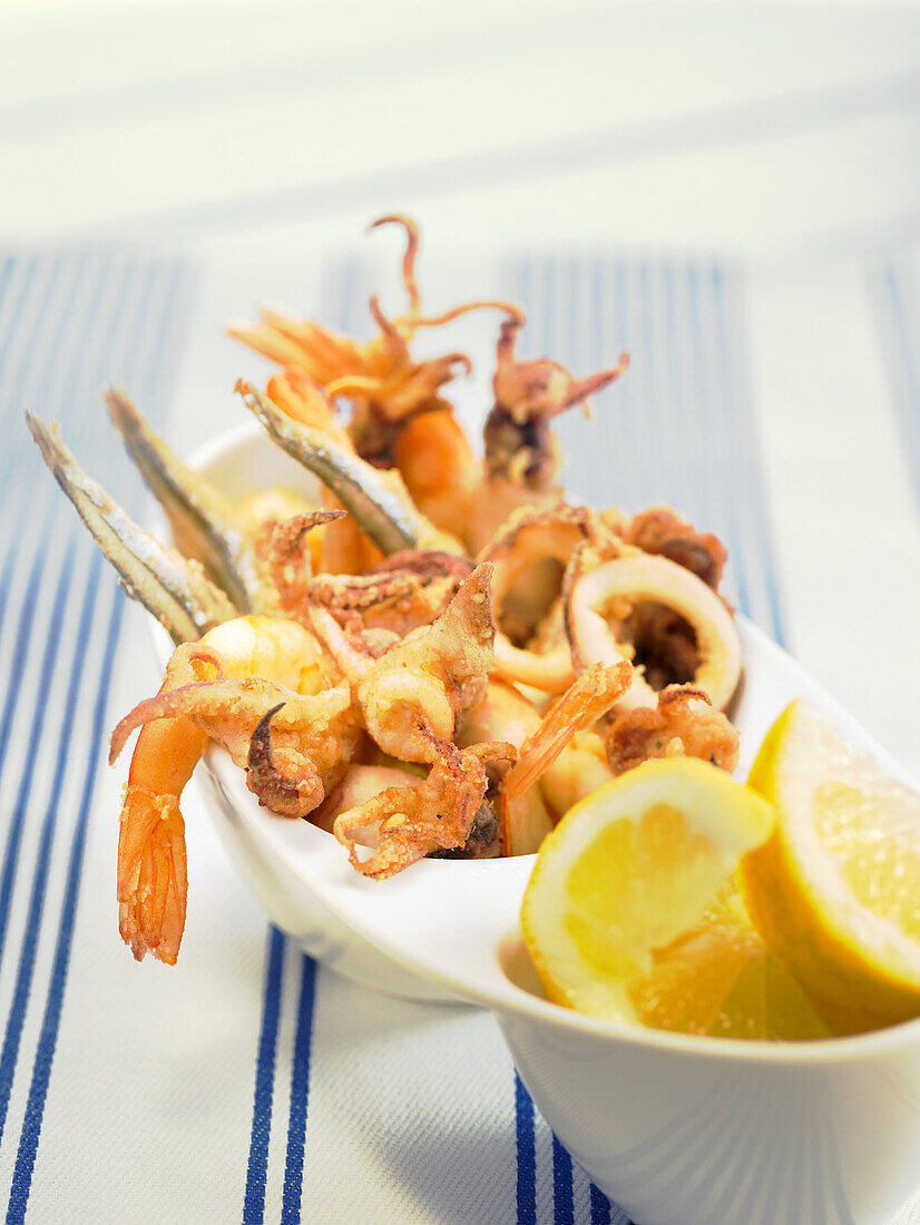 Frittierte Meeresfrüchte nach andalusischer Art
