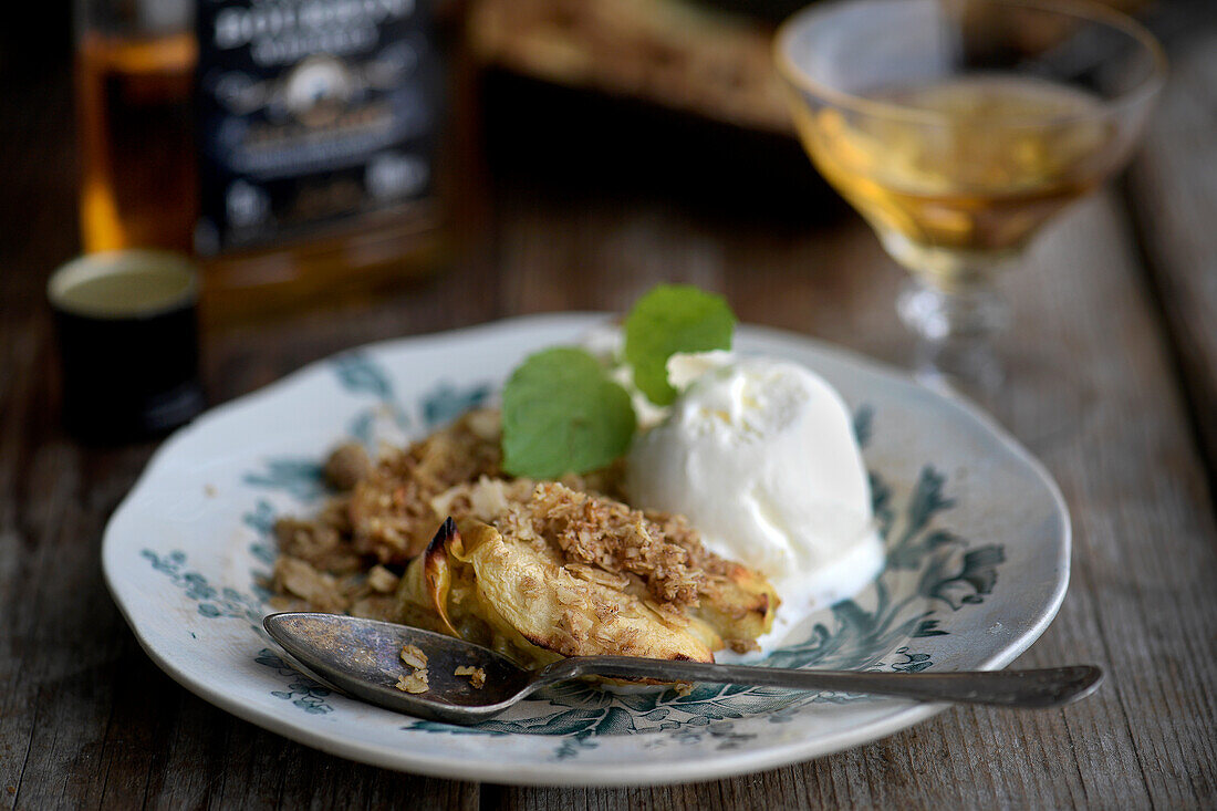 Bourbon-baked apples with spicy oat topping
