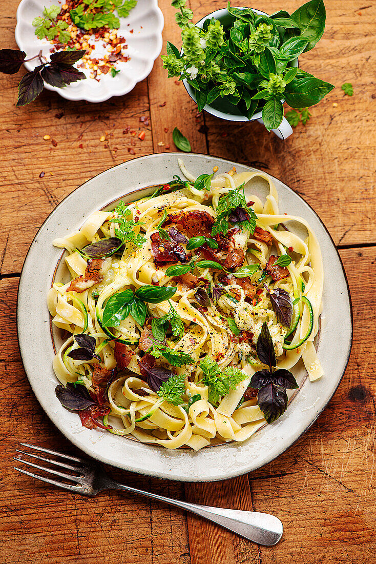 Light courgette carbonara with herbs