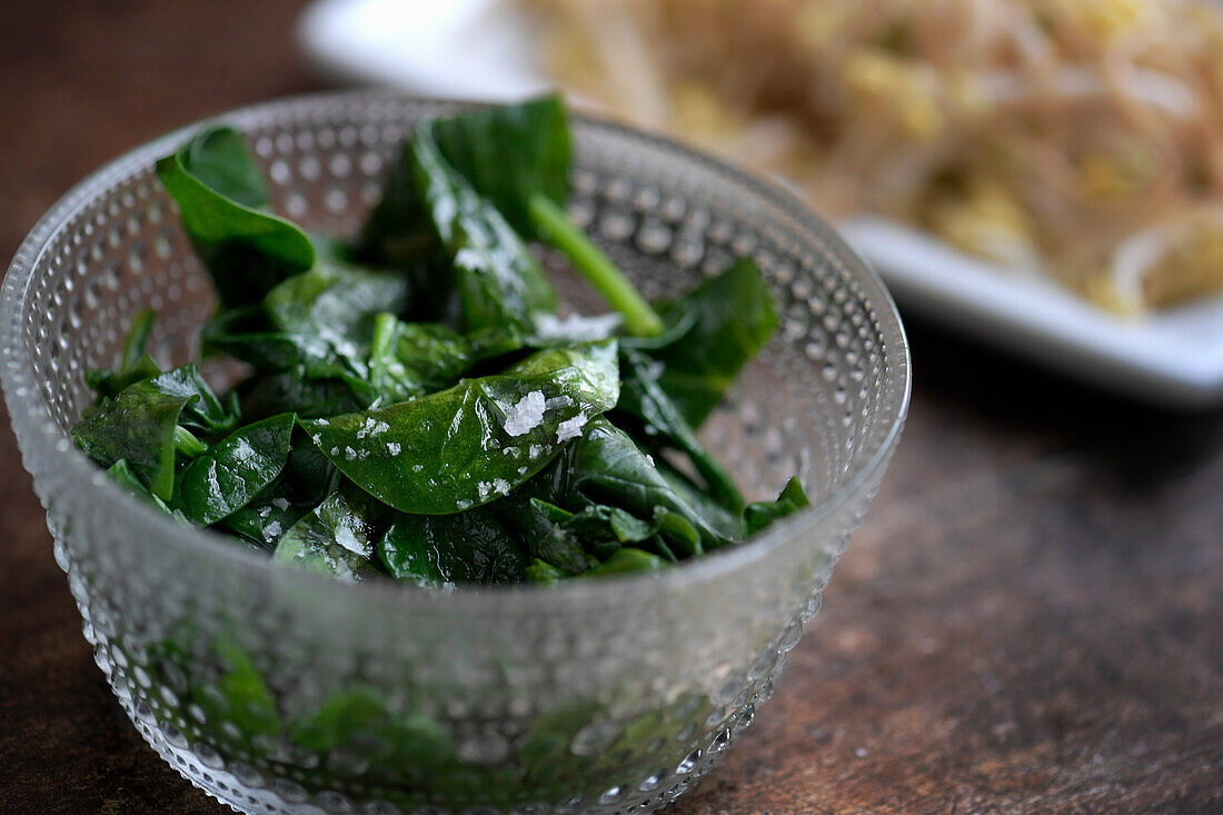 Zutat für Bibimbap (Koreanisches Gericht) - Spinat