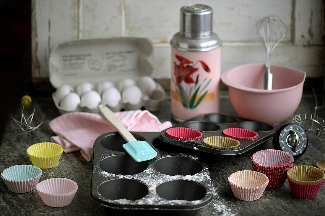 Baking utensils for muffins