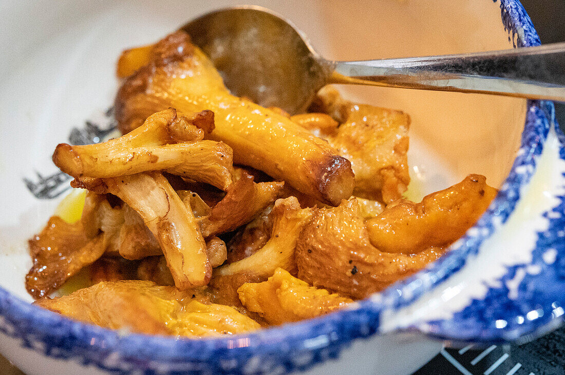 Fried chanterelles