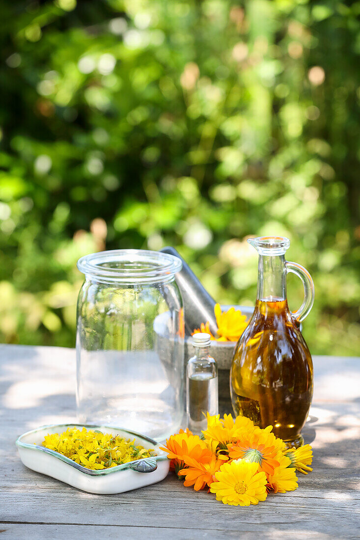 Ringelblumen-Johanniskraut-Öl (bei schmerzenden Narben, Brandwunden und Sonnenbrand)