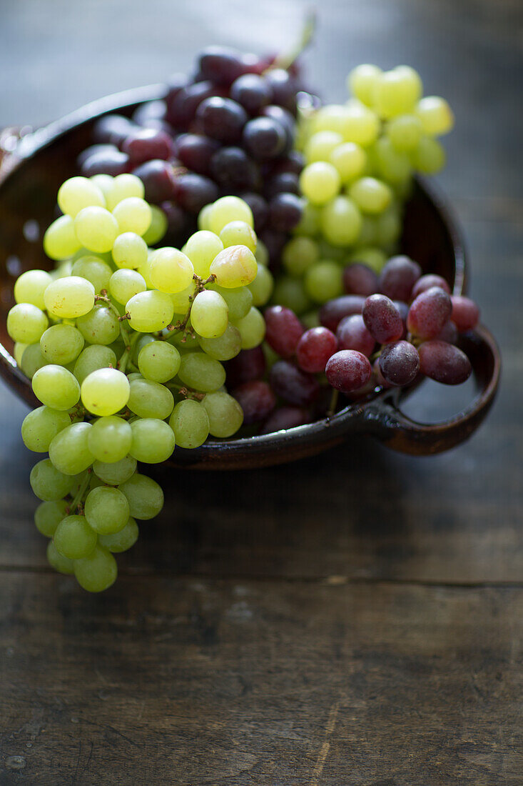 Red and green table grapes
