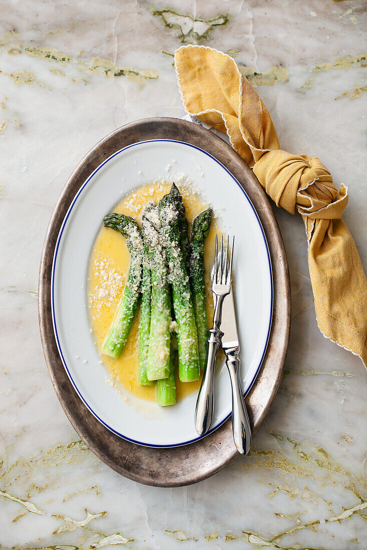 Green asparagus with parmesan and butter sauce