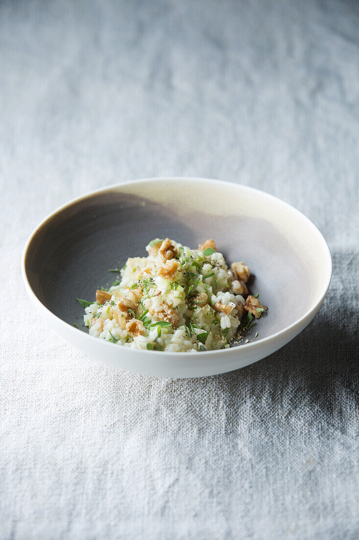 Vegan apple risotto with walnuts