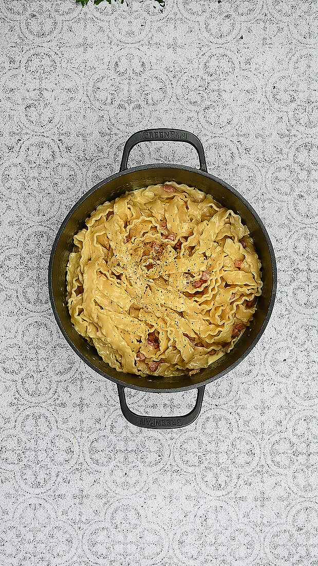Mafaldine Carbonara in a pan