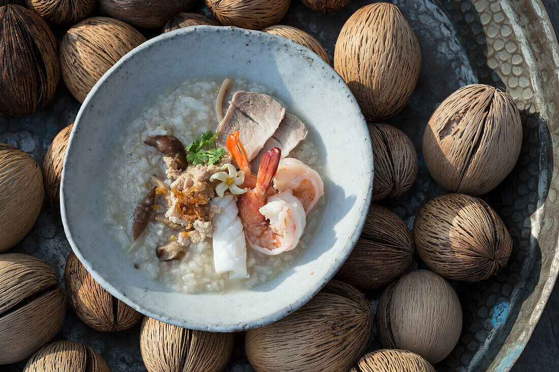 'Bor Bor' Reis-Porridge mit Meeresfrüchten (Kambodscha)