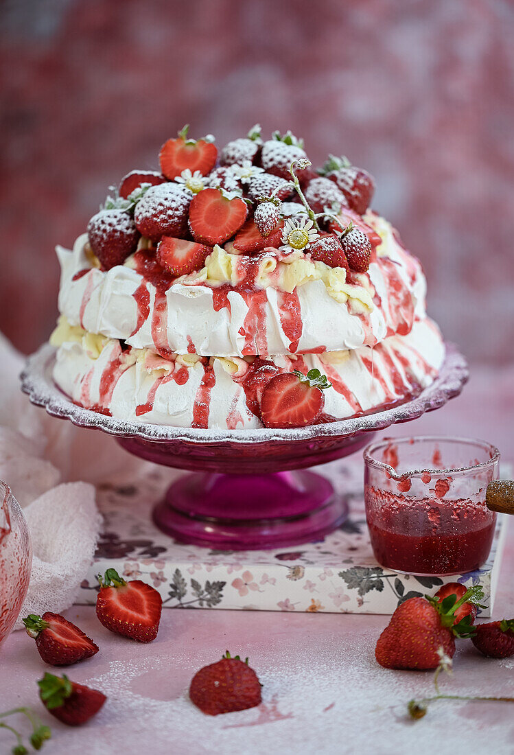 Baisertorte mit Erdbeeren