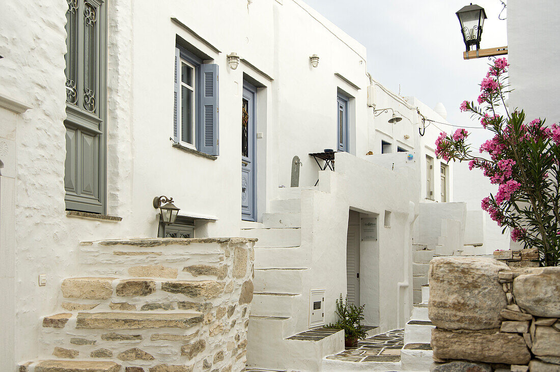 Typische Gassen und Hausfassaden, Kastro, Insel Sifnos, Kykladen, Ägäis, Griechenland