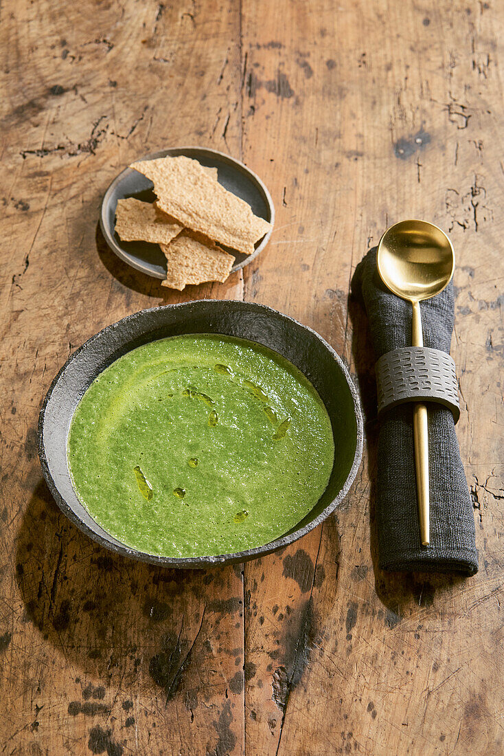 Green gazpacho with recycled bread chips