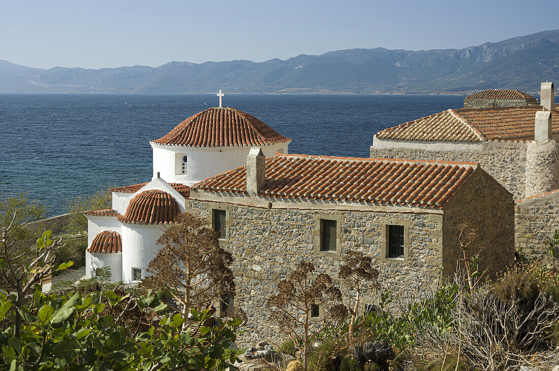 Kirche Agia Sofia und Blick zum Meer, Monemvasia, Lakonien, Peloponnes, Griechenland