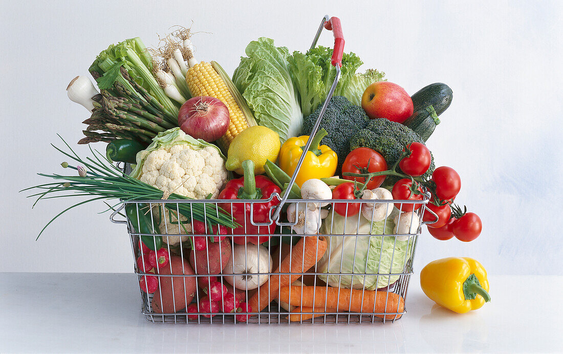 Fresh vegetables in a shopping basket