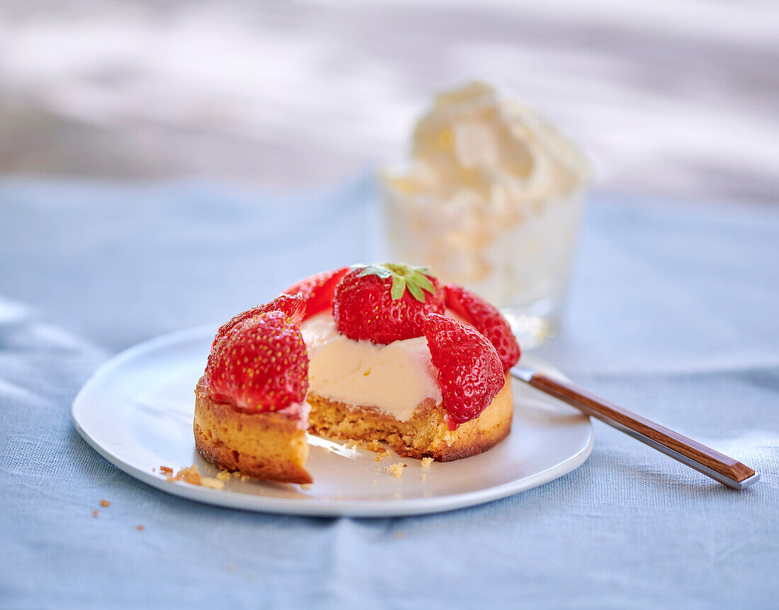 Small strawberry tartlet