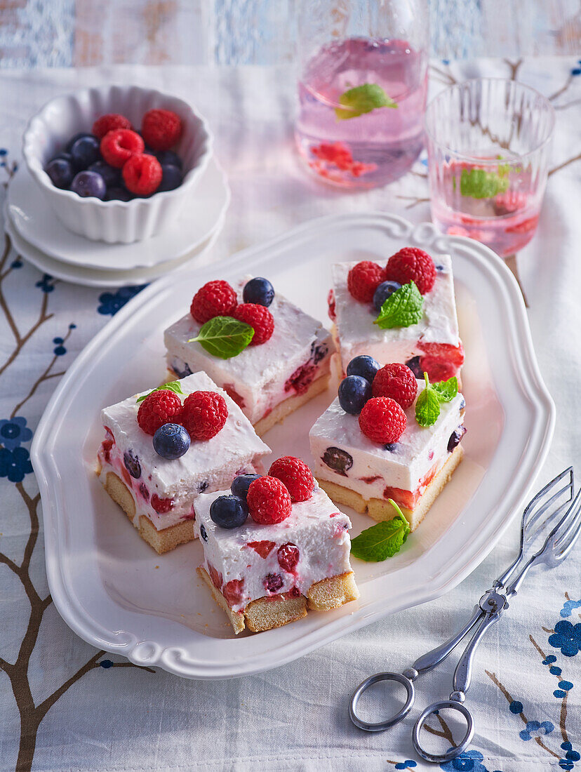 Yoghurt and fruit no bake bars