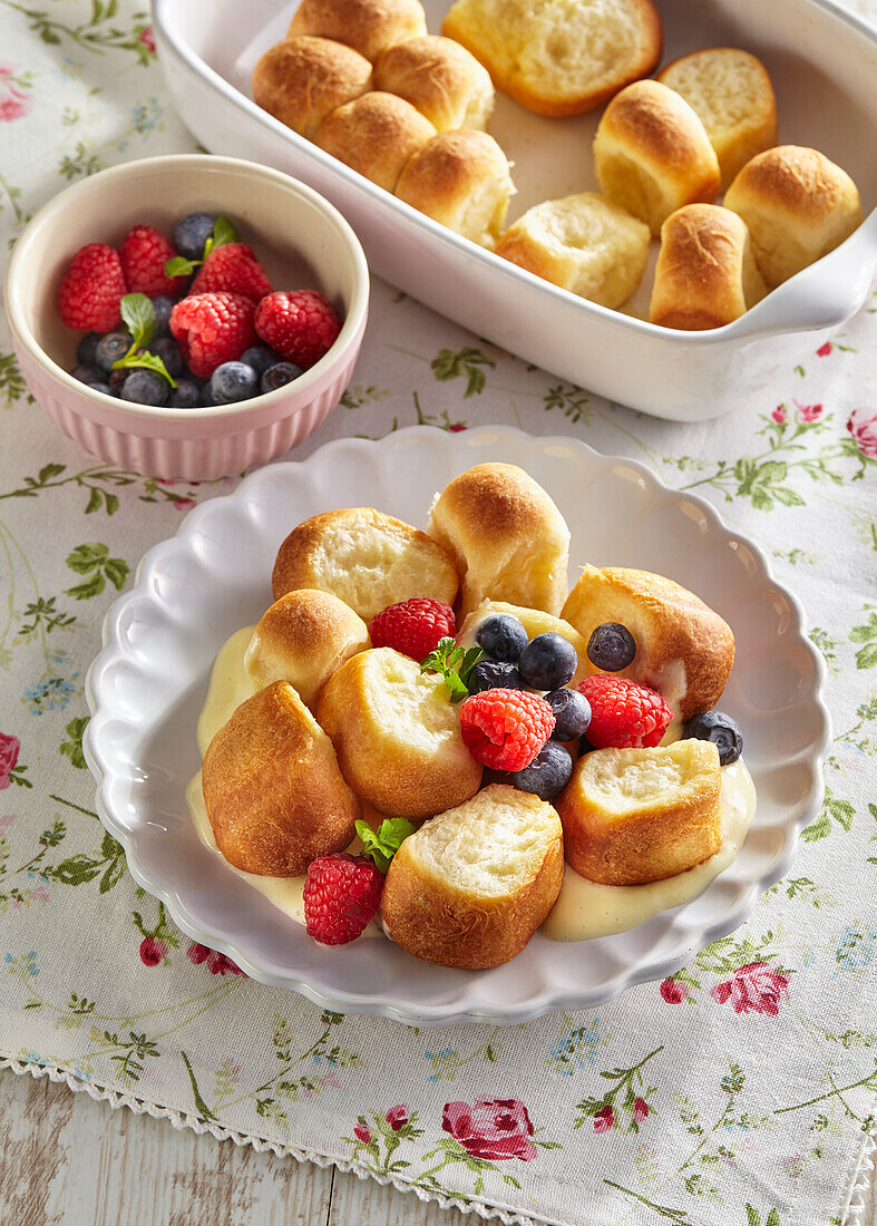 Sweet buns with rich cream sauce