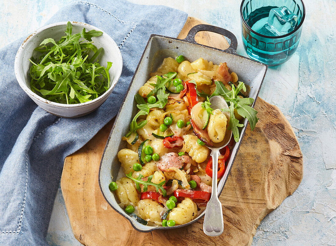 Baked gnocchi with ham and vegetables