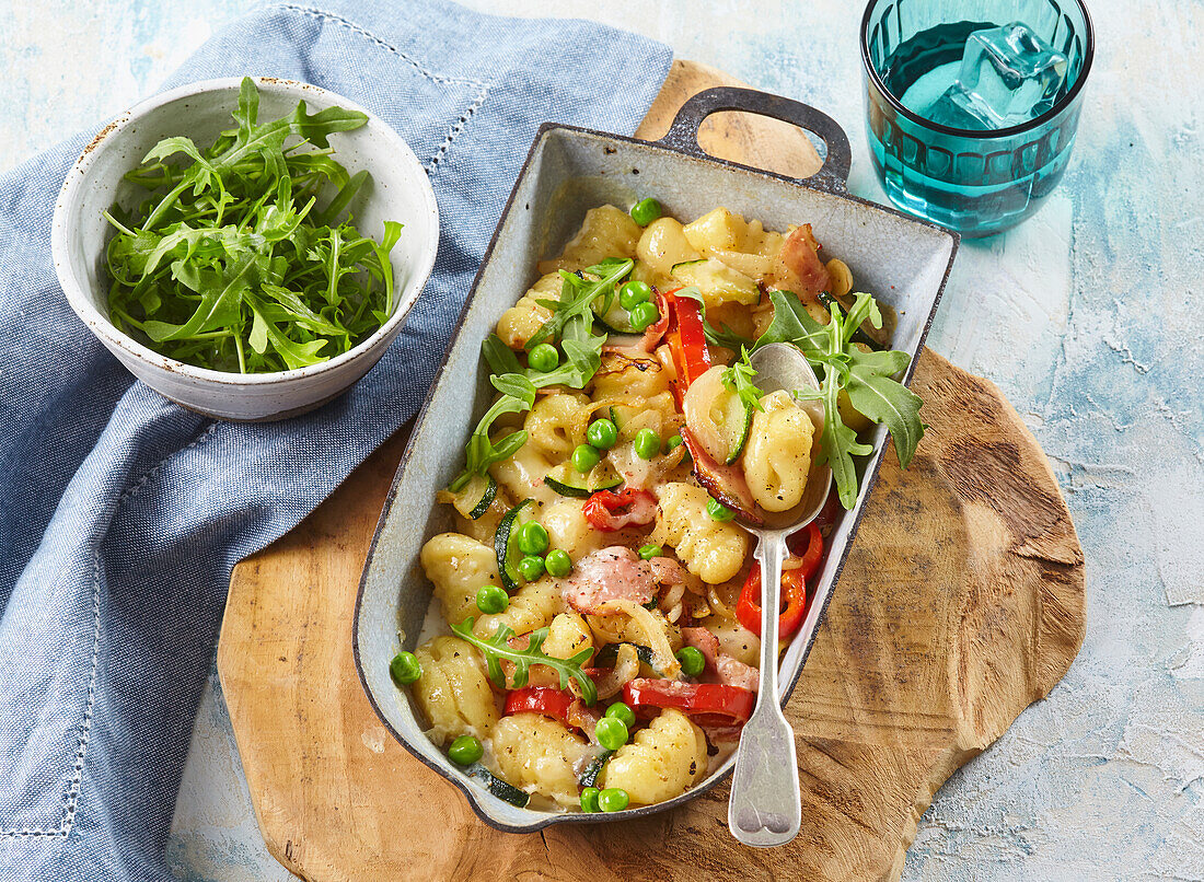 Gebackene Gnocchi mit Schinken und Gemüse