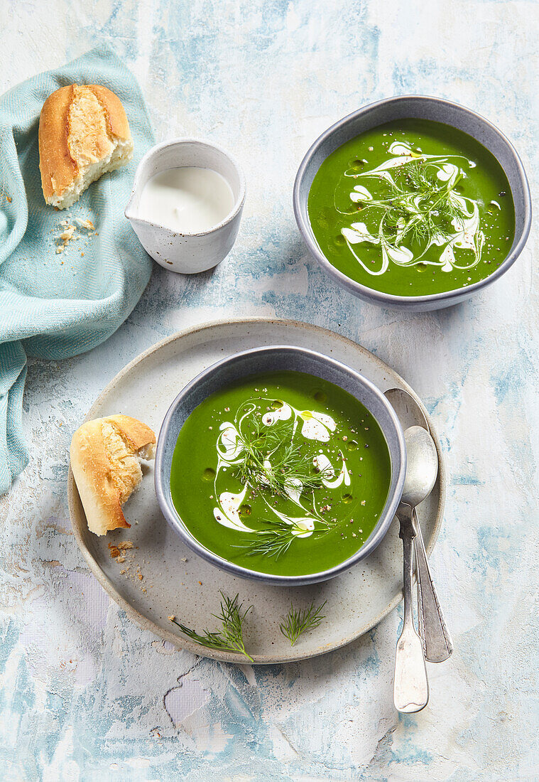 Cremige Spinatsuppe mit Dill