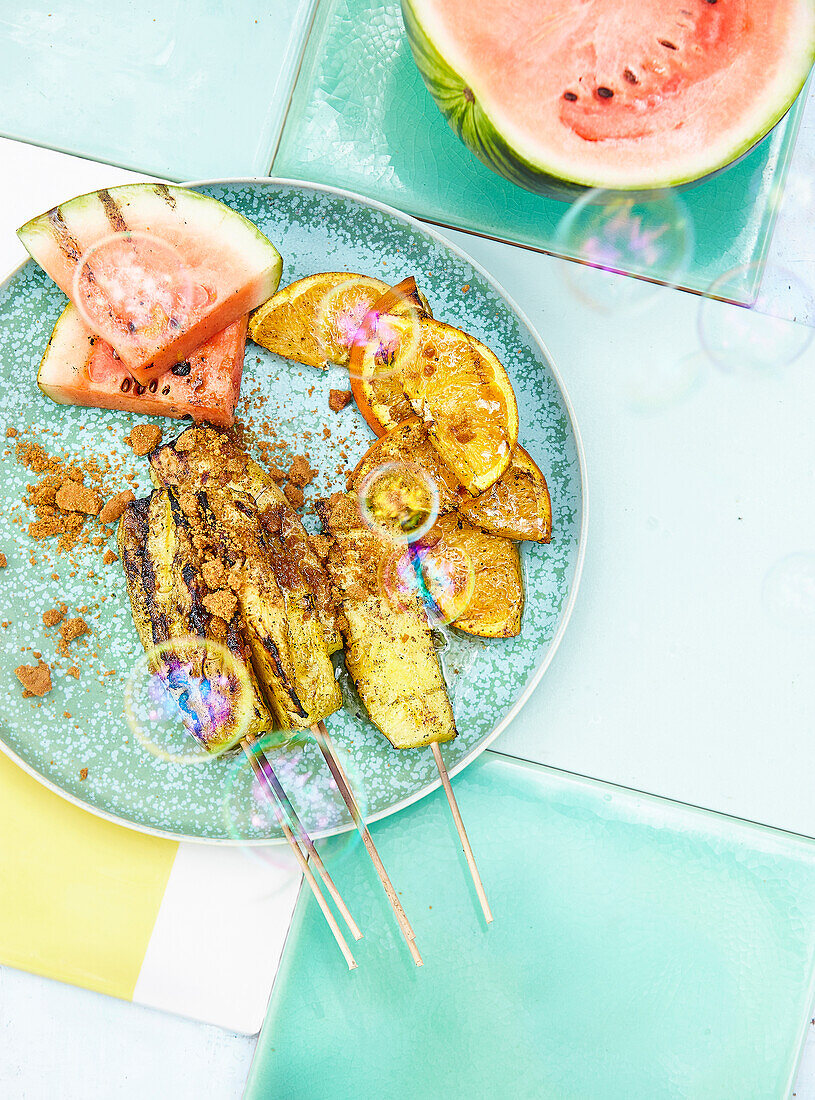 Gegrilltes Obst mit Honig und Karamell